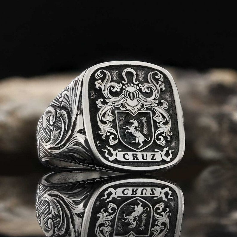 ANILLO HERÁLDICO EN PLATA 950