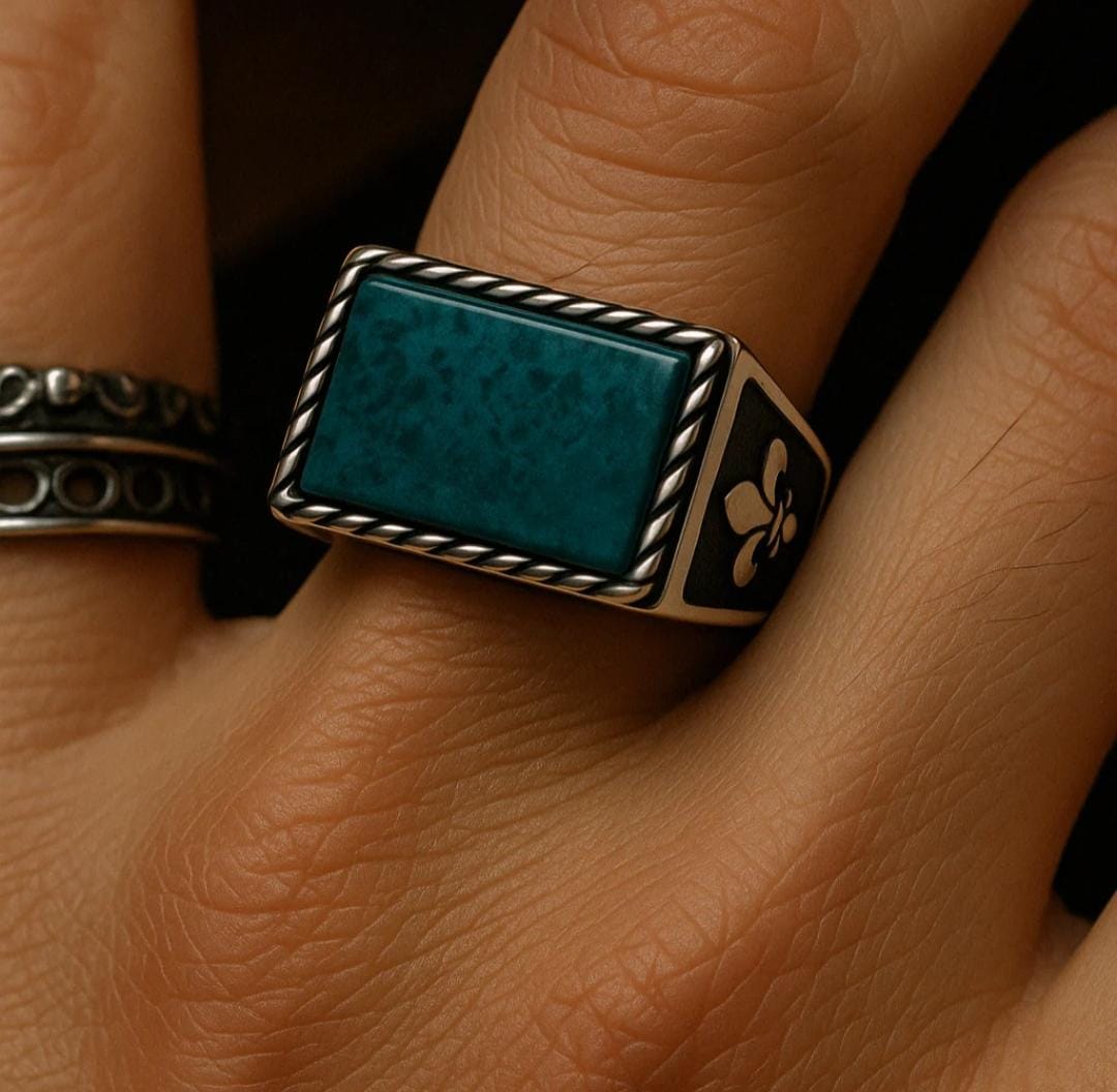 Anillo Flor de Lys con Piedra Natural Crisocola